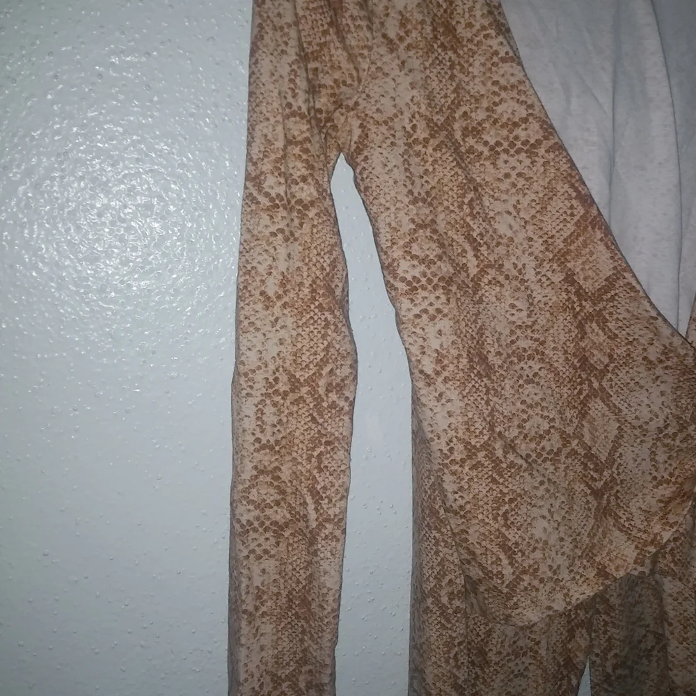 Lovers and Friends S Snake Tan Wrap Top Jumpsuit Look Pants Set 2-Piece - Picture 7 of 13